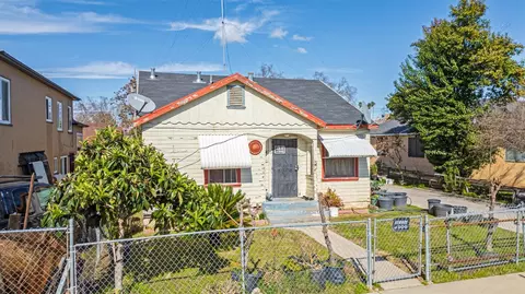 Exterior - 122 Pine St, Modesto, CA 95351 photo 5 of 5