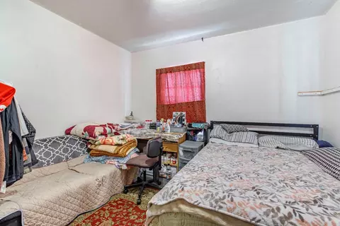 Bedroom - 122 Pine St, Modesto, CA 95351 photo 2 of 3