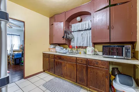 Kitchen - 122 Pine St, Modesto, CA 95351 photo 1 of 3