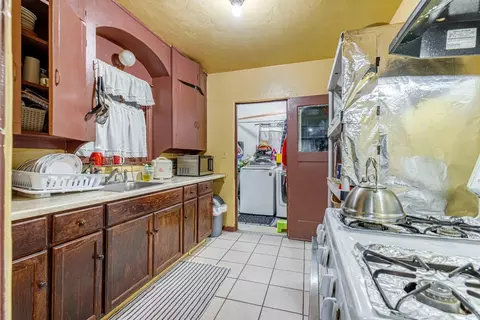 Kitchen - 122 Pine St, Modesto, CA 95351 photo 2 of 3