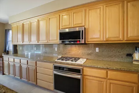 Kitchen - 1338 Daisy Dr, Patterson, CA 95363 photo 5 of 6