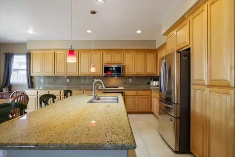 Kitchen - 1338 Daisy Dr, Patterson, CA 95363 photo 4 of 6