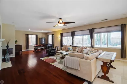 Living - 1338 Daisy Dr, Patterson, CA 95363 photo 2 of 8