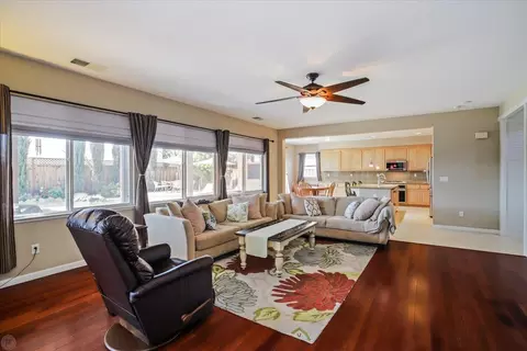 Living - 1338 Daisy Dr, Patterson, CA 95363 photo 5 of 8