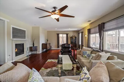 Living - 1338 Daisy Dr, Patterson, CA 95363 photo 3 of 8