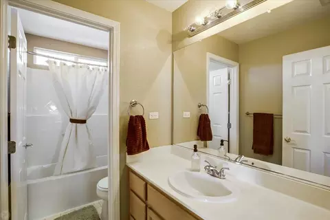 Bath - 1338 Daisy Dr, Patterson, CA 95363 photo 4 of 4