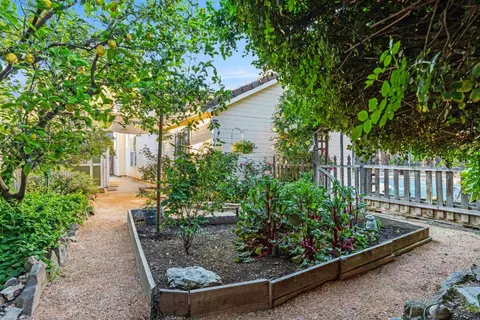 Exterior - 926 Lourence Dr, Tracy, CA 95376 photo 16 of 20