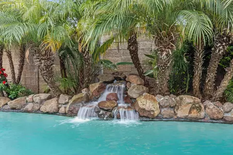 Exterior - 926 Lourence Dr, Tracy, CA 95376 photo 11 of 20