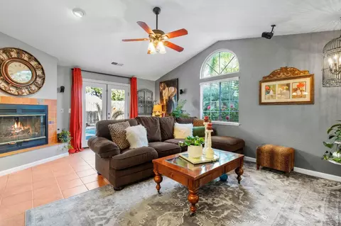 Living - 926 Lourence Dr, Tracy, CA 95376 photo 3 of 5