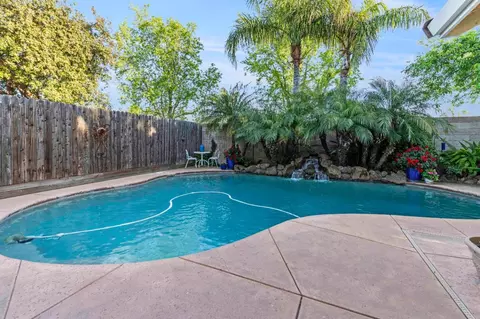 Exterior - 926 Lourence Dr, Tracy, CA 95376 photo 7 of 20