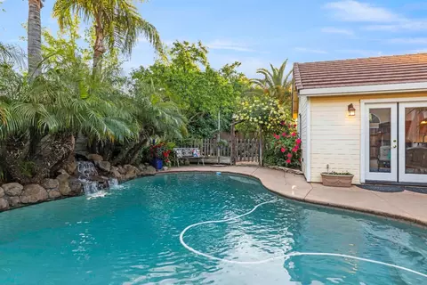 Exterior - 926 Lourence Dr, Tracy, CA 95376 photo 6 of 20