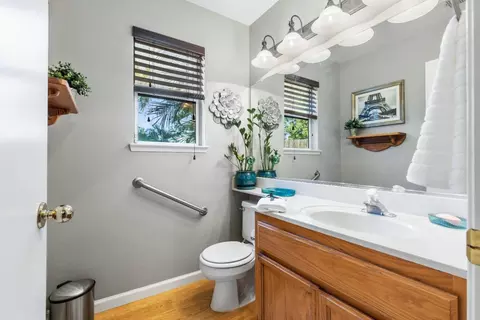 Bath - 926 Lourence Dr, Tracy, CA 95376 photo 1 of 4