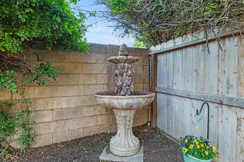 Exterior - 926 Lourence Dr, Tracy, CA 95376 photo 15 of 20