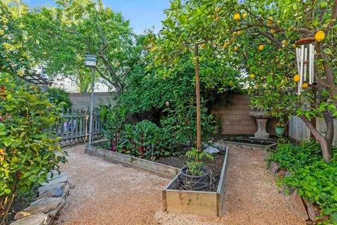 Exterior - 926 Lourence Dr, Tracy, CA 95376 photo 18 of 20