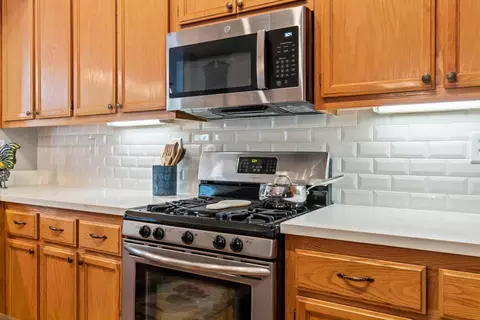 Kitchen - 926 Lourence Dr, Tracy, CA 95376 photo 2 of 3