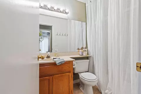 Bath - 926 Lourence Dr, Tracy, CA 95376 photo 4 of 4