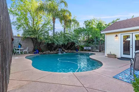 Exterior - 926 Lourence Dr, Tracy, CA 95376 photo 8 of 20