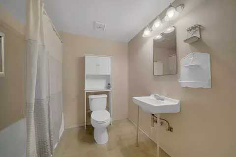 Bath - 240 Judy Dr, Sutter Creek, CA 95685 photo 3 of 3