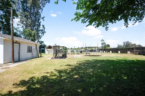 Exterior - 1905 E Santa Fe Dr, Merced, CA 95340 photo 5 of 14