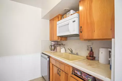 Kitchen - 1905 E Santa Fe Dr, Merced, CA 95340 photo 2 of 4