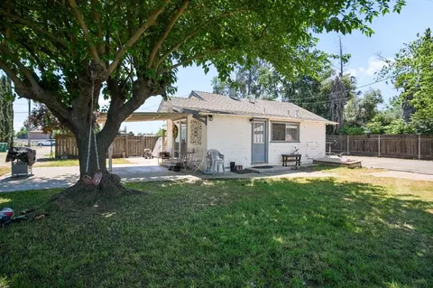 Exterior - 1905 E Santa Fe Dr, Merced, CA 95340 photo 12 of 14