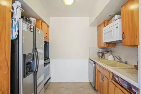 Kitchen - 1905 E Santa Fe Dr, Merced, CA 95340 photo 1 of 4
