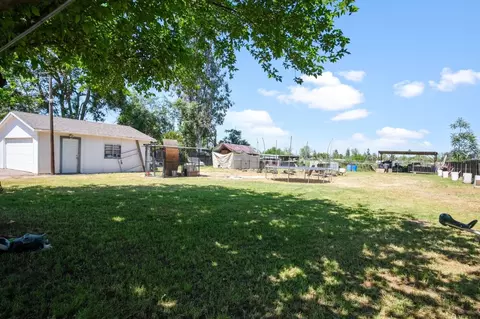 Exterior - 1905 E Santa Fe Dr, Merced, CA 95340 photo 4 of 14