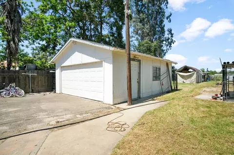 Exterior - 1905 E Santa Fe Dr, Merced, CA 95340 photo 9 of 14