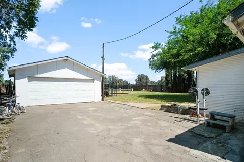 Exterior - 1905 E Santa Fe Dr, Merced, CA 95340 photo 7 of 14
