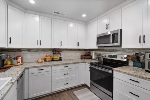Kitchen - 3855 Nugget Ln, Placerville, CA 95667 photo 3 of 5