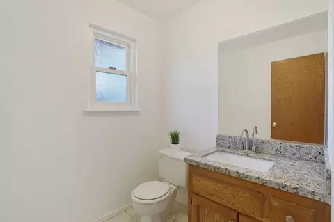 Bath - 1480 Titleist Way, Manteca, CA 95337 photo 1 of 7