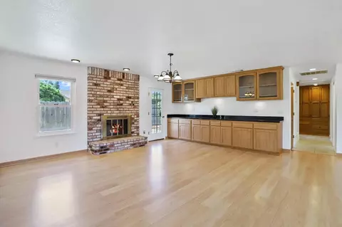 Living - 1480 Titleist Way, Manteca, CA 95337 photo 6 of 10