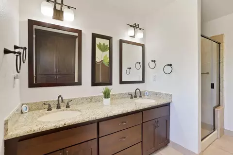 Bath - 1480 Titleist Way, Manteca, CA 95337 photo 7 of 7