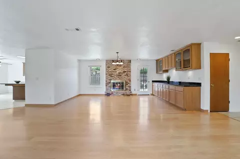 Living - 1480 Titleist Way, Manteca, CA 95337 photo 10 of 10