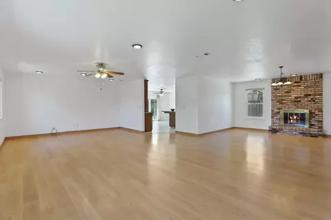 Living - 1480 Titleist Way, Manteca, CA 95337 photo 9 of 10