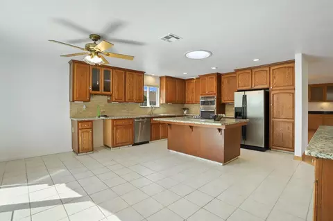Kitchen - 1480 Titleist Way, Manteca, CA 95337 photo 5 of 6