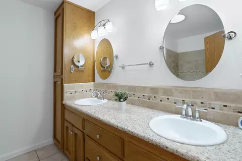 Bath - 1480 Titleist Way, Manteca, CA 95337 photo 2 of 7