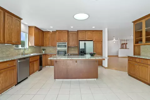 Kitchen - 1480 Titleist Way, Manteca, CA 95337 photo 4 of 6