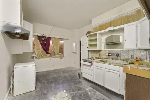 Bath - 419 W Locust St, Lodi, CA 95240 photo 1 of 3