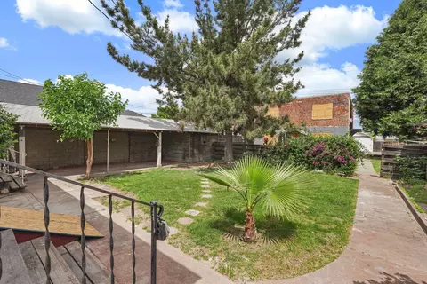 Exterior - 419 W Locust St, Lodi, CA 95240 photo 13 of 23