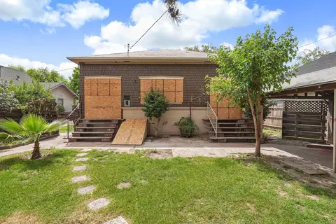 Exterior - 419 W Locust St, Lodi, CA 95240 photo 6 of 23