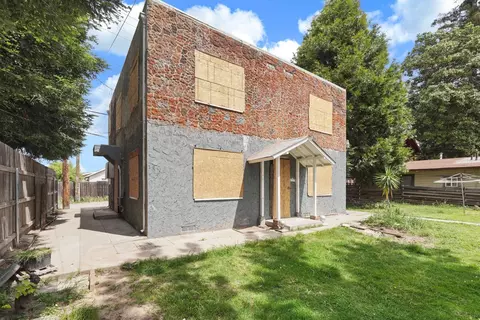 Exterior - 419 W Locust St, Lodi, CA 95240 photo 17 of 23