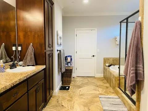 Bath - 2717 Palm St, Sutter, CA 95982 photo 4 of 5