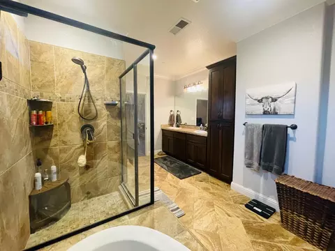 Bath - 2717 Palm St, Sutter, CA 95982 photo 5 of 5