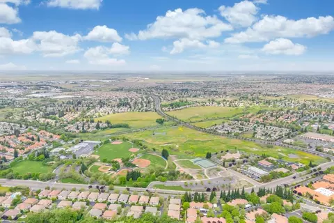 View/Area - 5625 Summit Dr, Rocklin, CA 95765 photo 3 of 4