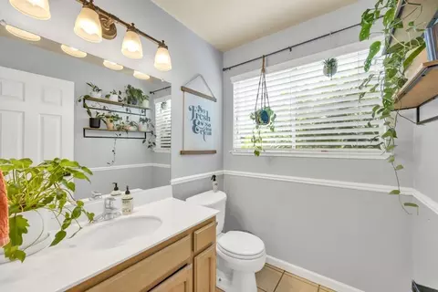 Bath - 5625 Summit Dr, Rocklin, CA 95765 photo 1 of 5