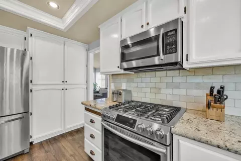 Kitchen - 5625 Summit Dr, Rocklin, CA 95765 photo 3 of 4
