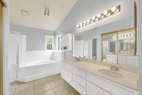 Bath - 5625 Summit Dr, Rocklin, CA 95765 photo 3 of 5