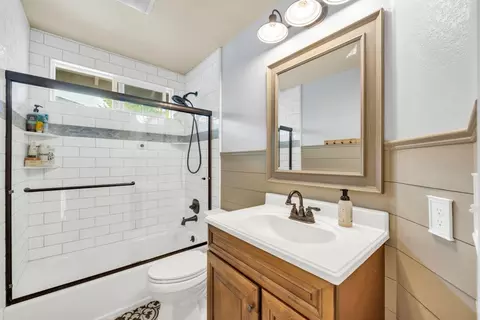 Bath - 5625 Summit Dr, Rocklin, CA 95765 photo 2 of 5