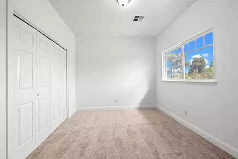 Bedroom - 1433 Scenic Dr, Modesto, CA 95355 photo 3 of 4